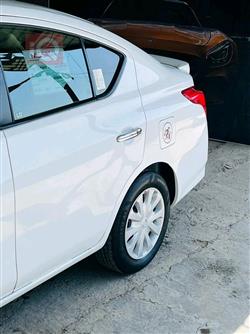 نيسان فيرسا